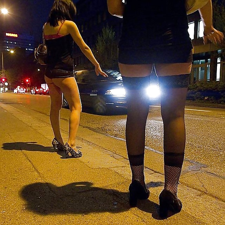 Девушки парни по вызову. Фигероа стрит Лос Анджелес проституция. Стрит хукерс. Уличная проституция чулки. Уличная проституция в России.